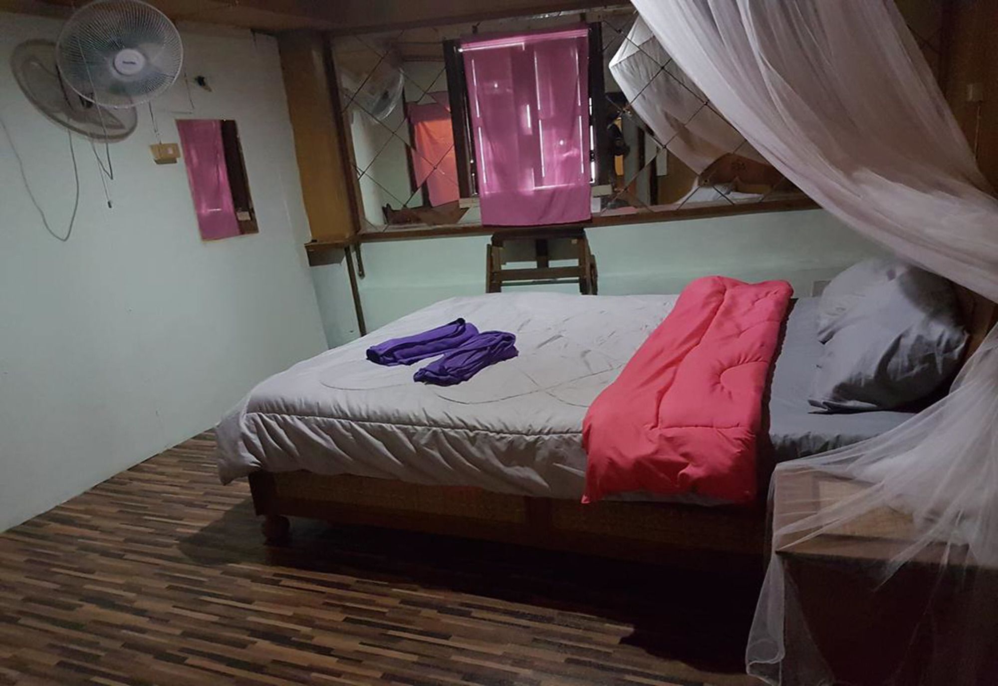 Bar 184 Party Hostel (Adults Only) Чіанграй Екстер'єр фото