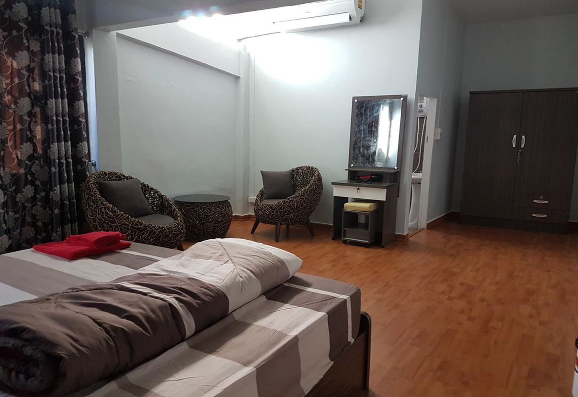 Bar 184 Party Hostel (Adults Only) Чіанграй Екстер'єр фото